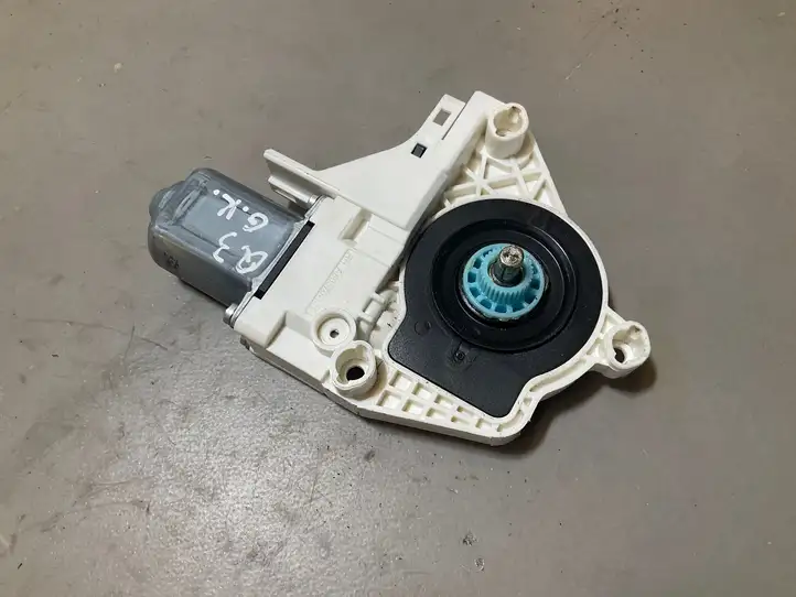 Audi Q3 (2014 - 2018)  8K0959811A Механизм подъема окон задней двери