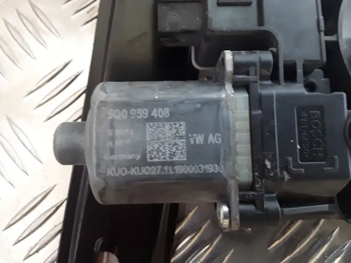 Skoda Kamiq (2019 - ) 654839462 Стеклоподъемник задней двери — фото 4