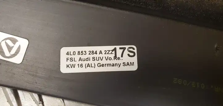Audi Q7 4L (2005 - 2009) 4L0807283 Накладка стекла передней двери — фото 5