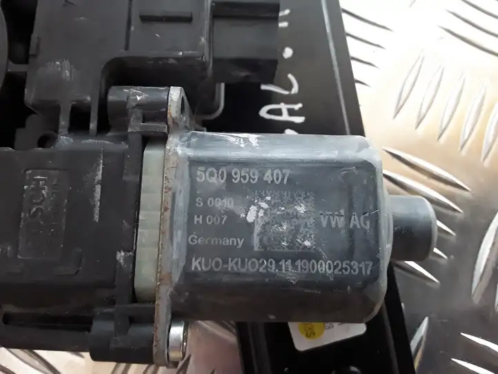 Skoda Kamiq (2019 - ) 654839461 Стеклоподъемник задней двери — фото 3