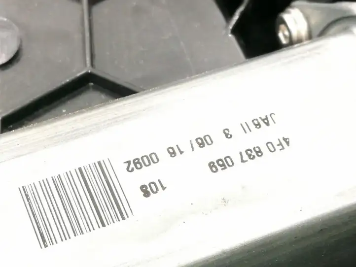 Audi A8 S8 D4 4H (2013 - 2017) 4F0837059 Стеклоподъемник задней двери — фото 2