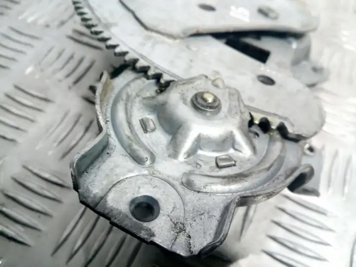 Nissan Almera Tino (2000 - 2003) 82320BM700 Механический стеклоподъемник задней двери — фото 4