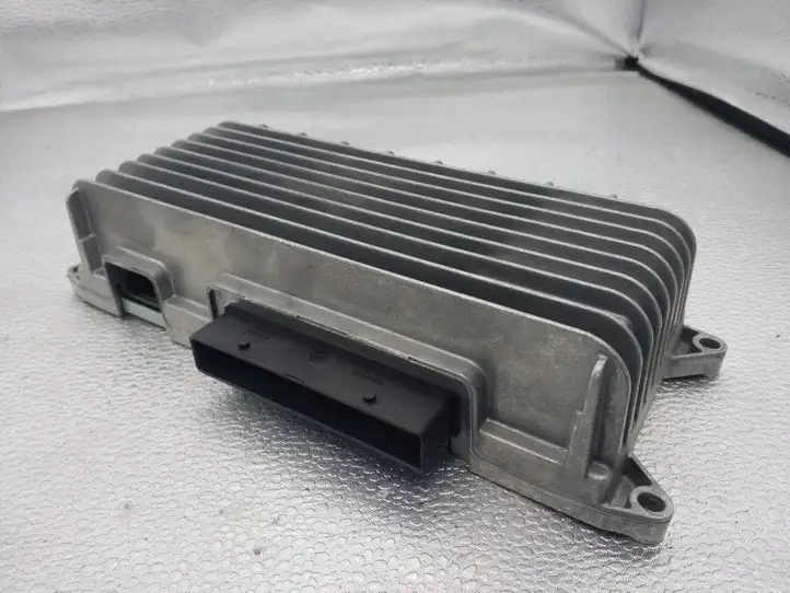 Audi A6 S6 C6 4F (2004 - 2008) 4F0910223H Усилитель звука — фото 1