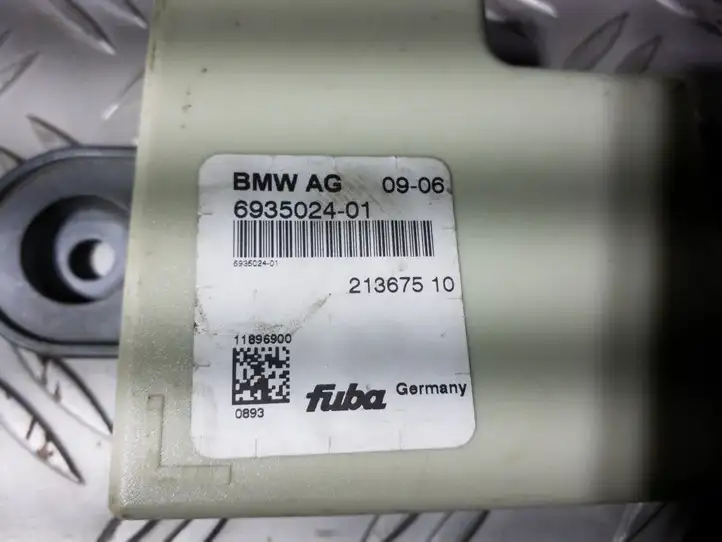 BMW 3 E90 E91 (2005 - 2012) 693502401 Усилитель антенны — фото 4