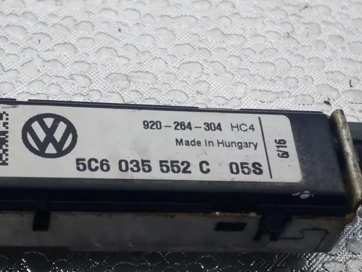 Volkswagen Jetta VI (2011 - 2018) 5C6035552C Усилитель антенны — фото 3