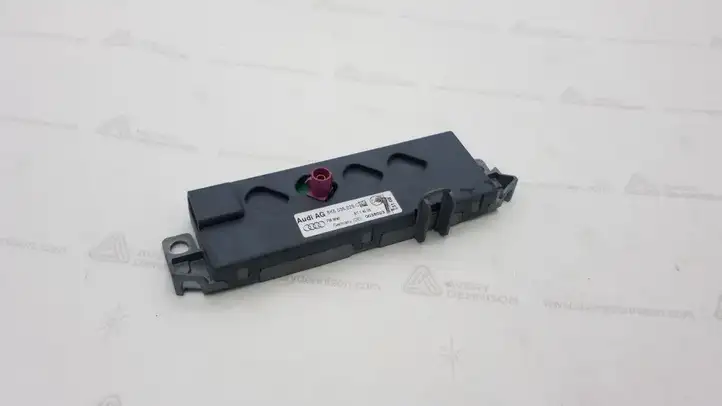 Audi A4 S4 B6 8E 8H (2000 - 2006) 8K5035225C Усилитель антенны — фото 1