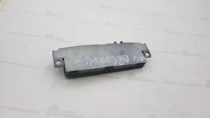 Audi A4 S4 B6 8E 8H (2000 - 2006) 8K5035225C Усилитель антенны — фото 3
