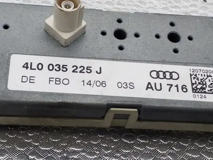 Audi Q7 4L (2005 - 2009) 4L0035225J Усилитель антенны — фото 4