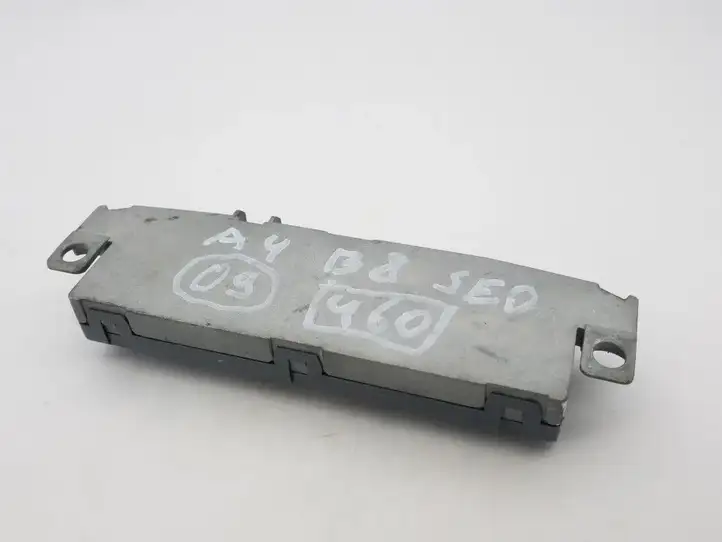 Audi A4 S4 B8 8K (2007 - 2011) 8K5035225J Усилитель антенны — фото 2