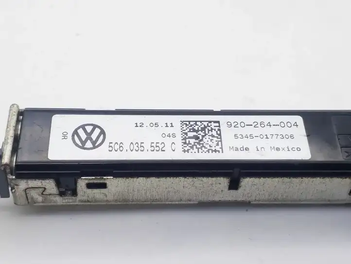 Volkswagen Jetta VI (2011 - 2018) 5C6035552C Усилитель антенны — фото 3