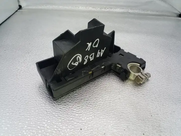Audi A4 S4 B8 8K (2007 - 2011) K98J4590 Плюсовой провод аккумулятора — фото 1