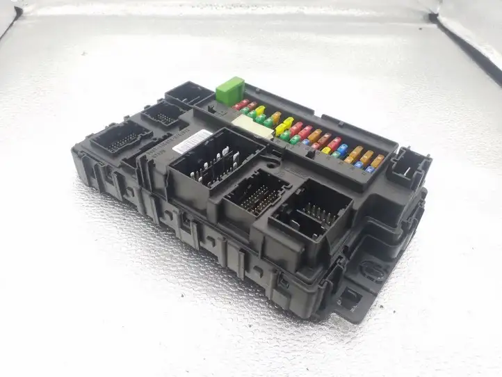 Ford Fusion II (2013 - ) DG9T15604 Блок управления электропитанием — фото 1
