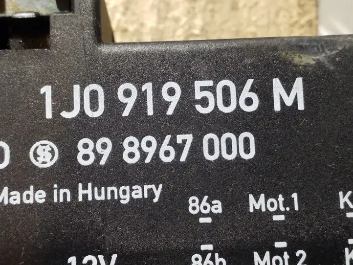 Skoda Fabia Mk1 (6Y) (1999 - 2007) 1J0919506M Блок управления вентилятором — фото 3