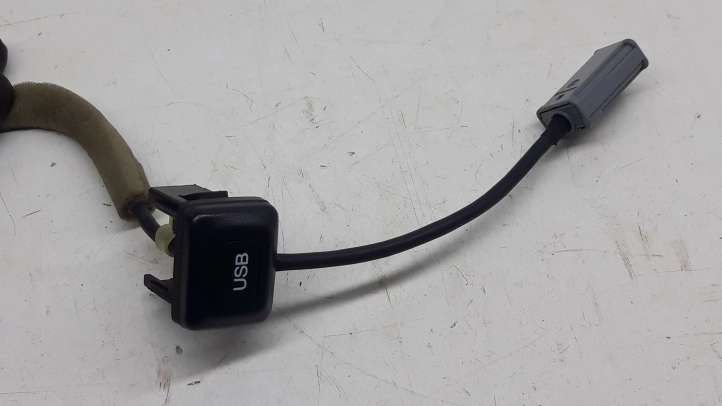 Honda CR-V USB jungtis