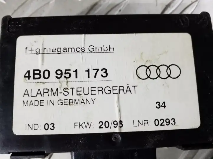 Audi A6 S6 C5 4B (1997 - 2001) 4B0951173 Блок управления сигнализацией — фото 2