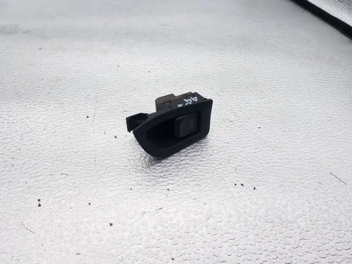 Audi A4 S4 B8 8K (2007 - 2011) 8K0959831A Кнопка закрытия крышки багажника — фото 1