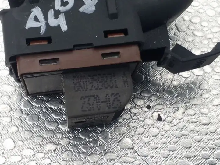 Audi A4 S4 B8 8K (2007 - 2011) 8K0959831A Кнопка закрытия крышки багажника — фото 3
