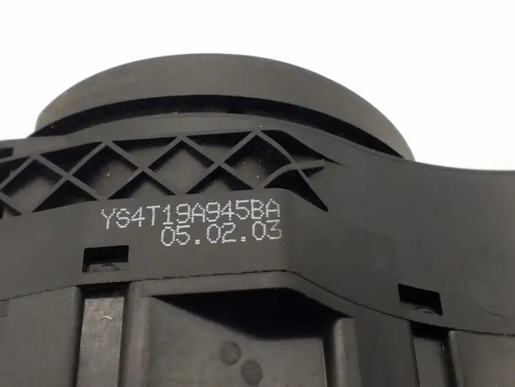 Ford Focus (1998 - 2004) YS419A945BA Кнопка обогрева стекла — фото 3