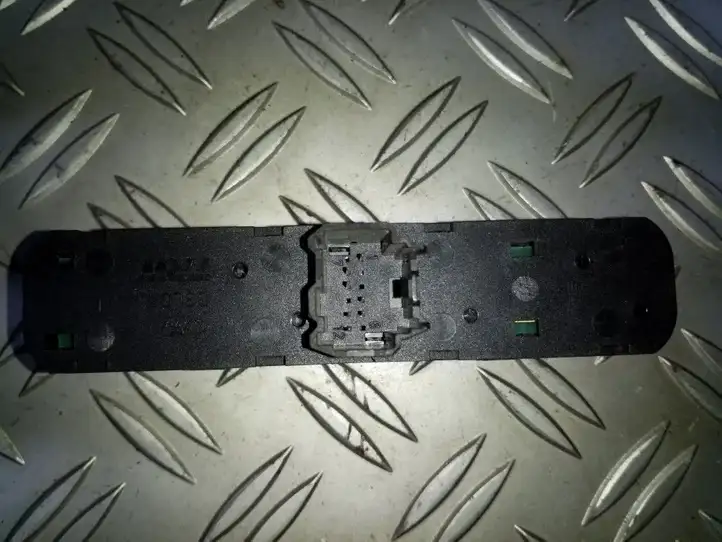 Ford Fiesta (2000 - 2005) 2S6T18K574AC Кнопка обогрева стекла — фото 2