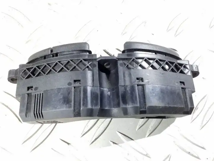 Ford Focus (1998 - 2004) YS4T19A945BA Кнопка обогрева стекла — фото 4