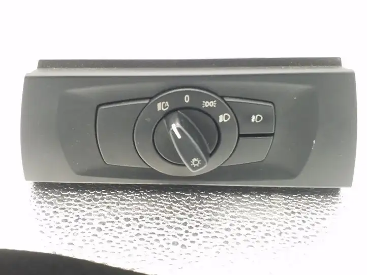 BMW 3 E90 E91 (2005 - 2012) 693886404 Включатель фонарей — фото 1