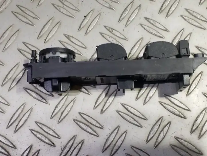 Ford Focus (2005 - 2008) 14A132 Кнопка стеклоподъемников — фото 4