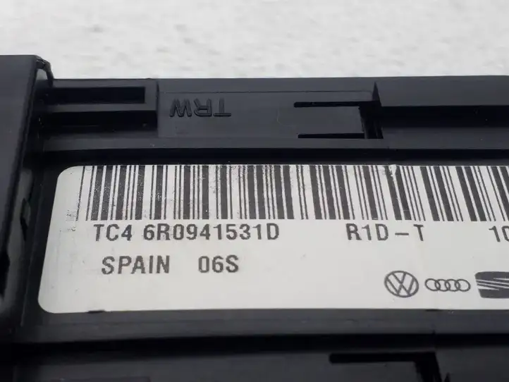 Volkswagen Polo V 6R (2009 - 2015) 6R0941531D Включатель фонарей — фото 3