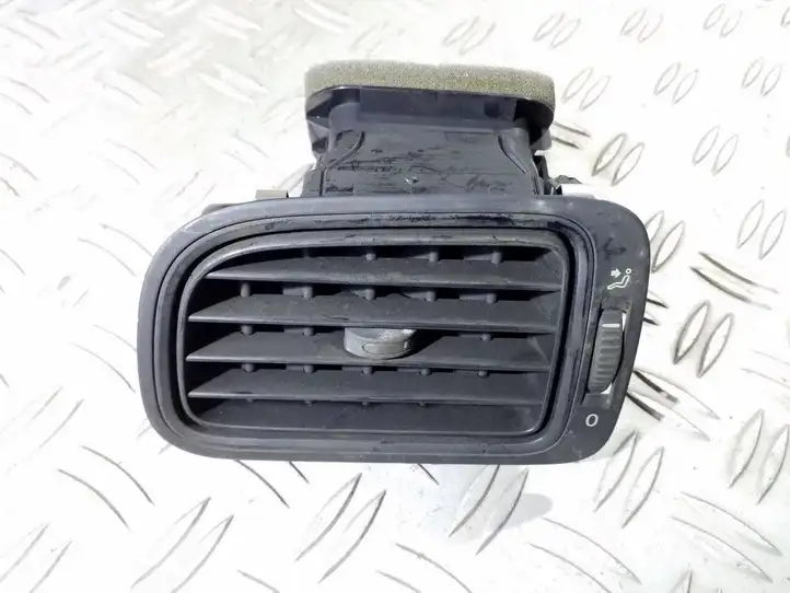 Volkswagen Polo V 6R (2009 - 2015) 6RF819703B Боковой воздушный дефлектор — фото 1