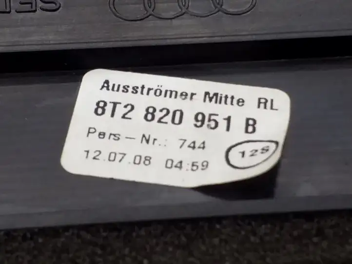 Audi A5 8T 8F (2007 - 2011) 8T2820951B Центральный воздушный дефлектор — фото 2