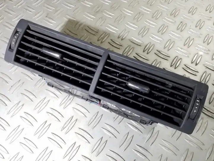 Audi A4 S4 B6 8E 8H (2000 - 2006) 8E0820951H Центральный воздушный дефлектор — фото 1