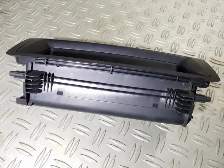 Skoda Octavia Mk2 (1Z) (2004 - 2013)  1Z0820951 Центральный дефлектор