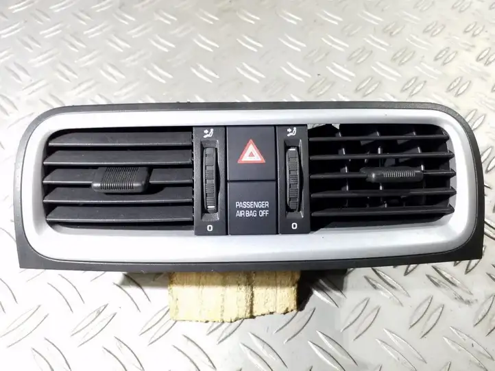 Skoda Fabia Mk2 (5J) (2007 - 2014) 5J0820951 Центральный воздушный дефлектор — фото 1