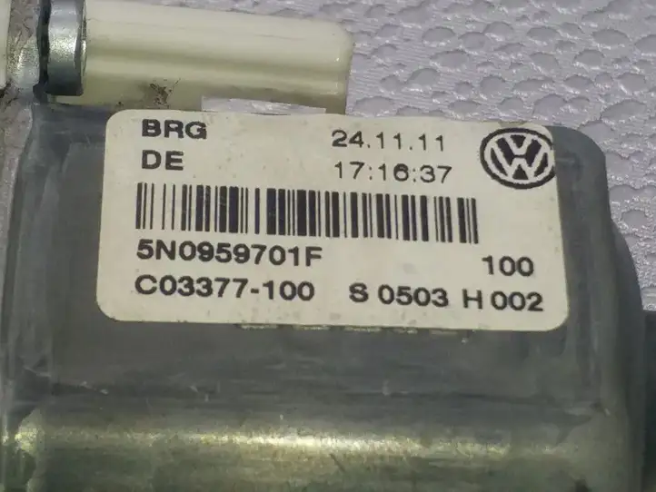 Volkswagen Tiguan (2011 - 2016) 5N0959701F Механический стеклоподъемник передней двери — фото 3