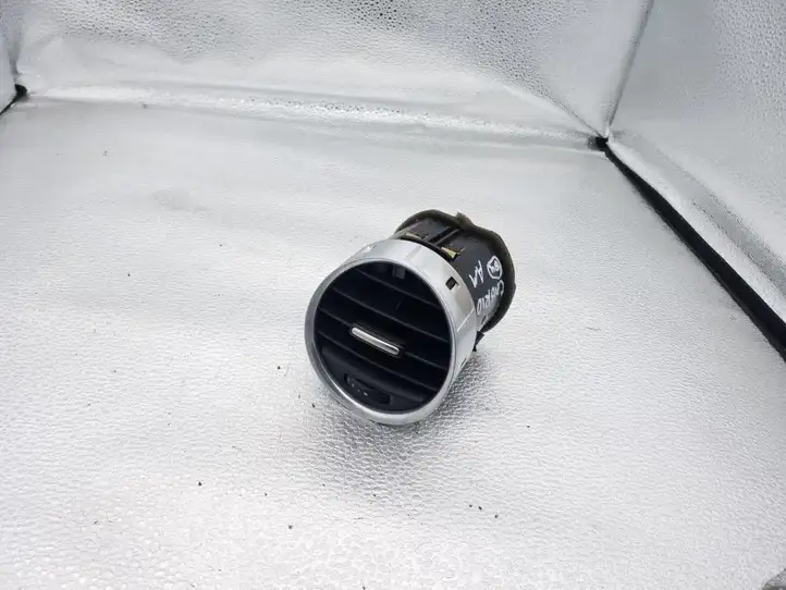 Audi A4 S4 B6 8E 8H (2000 - 2006) 8H0820951D Боковой воздушный дефлектор — фото 1