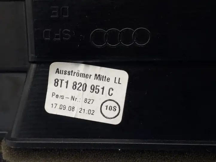 Audi A4 S4 B8 8K (2007 - 2011) 8T1820951C Центральный воздушный дефлектор — фото 3