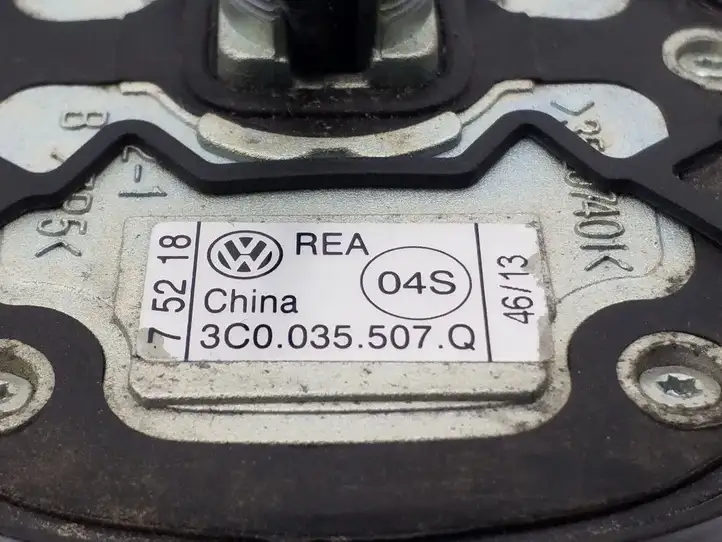 Volkswagen Jetta VI (2011 - 2018) 3C0035507Q GPS антенна — фото 3