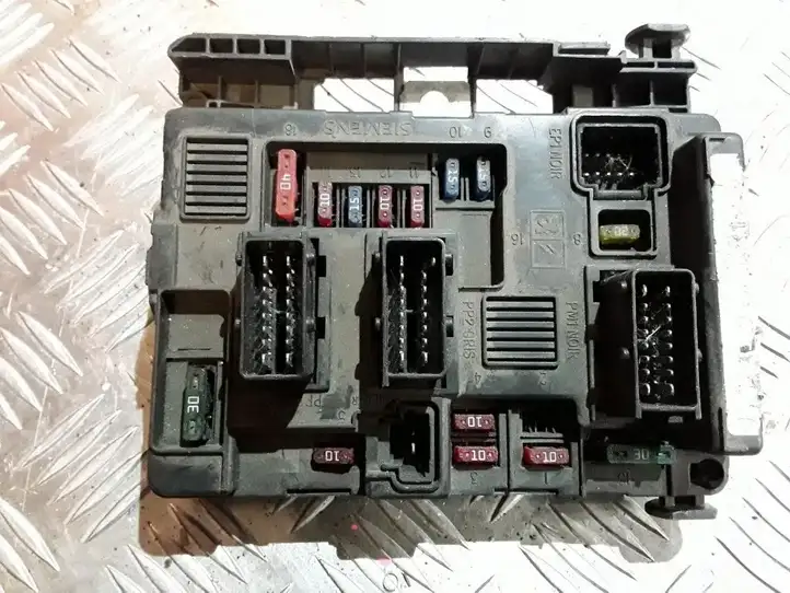 Peugeot 206 (1998 - 2012)  BSMB2 Блок предохранителей