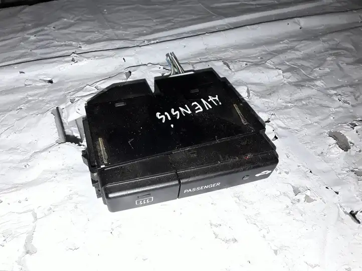Toyota Avensis T250 (2003 - 2006) 8479005130C Кнопка обогрева стекла — фото 1