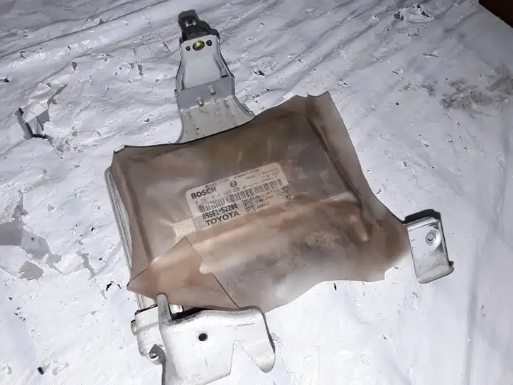 Toyota Yaris (1999 - 2003) 0281010563 Блок управления двигателем (ЭБУ) — фото 1