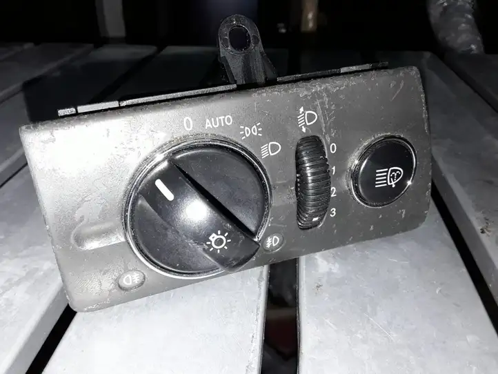 Mercedes-Benz E W211 (2002 - 2009) 2115450204 Включатель фонарей — фото 1