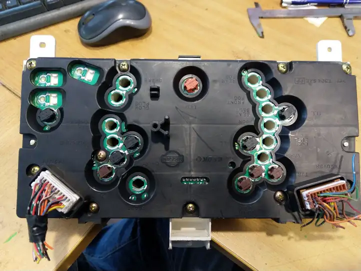 Nissan  (2000 - 2006)   Спидометр (приборный щиток)