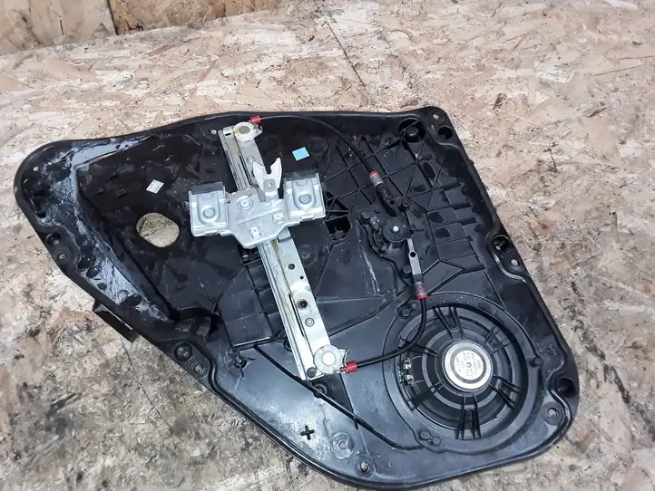 Ford Fiesta (2013 - 2017) Механический стеклоподъемник задней двери — фото 2
