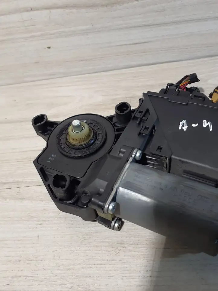 Audi A4 S4 B6 8E 8H (2000 - 2006) 8E0959802E Стеклоподъемник задней двери — фото 3