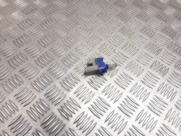 Mazda 5 (2005 - 2010)   Датчик педали сцепления