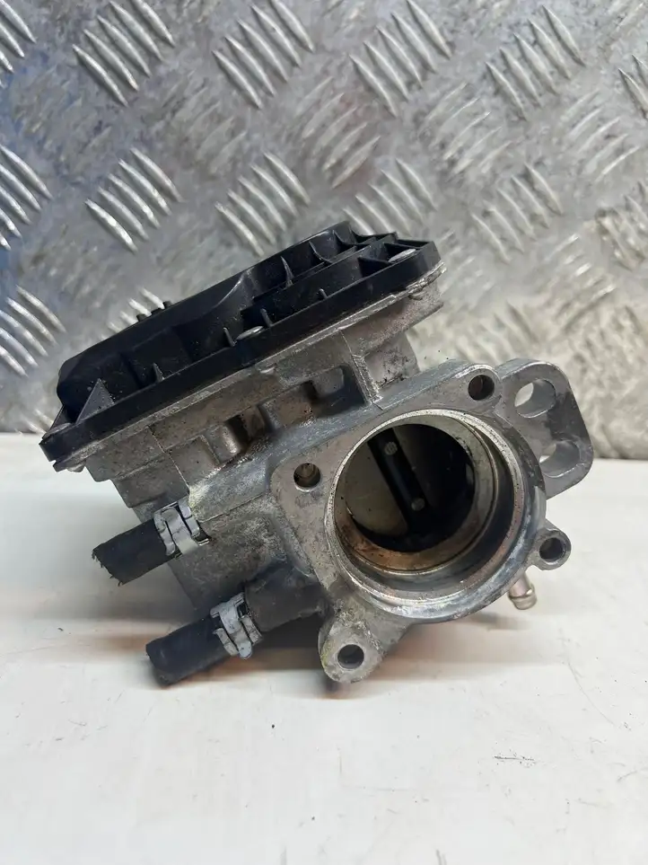 Toyota Yaris (2005 - 2009) 2203023010 Дроссельная заслонка — фото 1