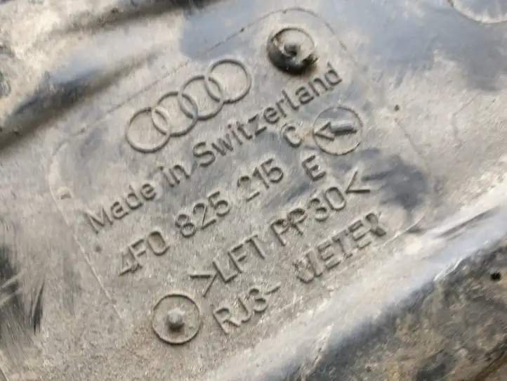 Audi A6 S6 C6 4F (2008 - 2011) 4F0825215C Защита топливного бака — фото 3