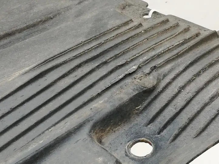 Audi A6 Allroad C6 (2006 - 2008) 4F0825216F Защита топливного бака — фото 4