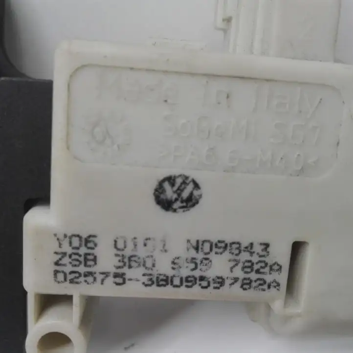 Audi A6 S6 C6 4F (2004 - 2008) 3B0959782A Замок крышки топливного бака — фото 4