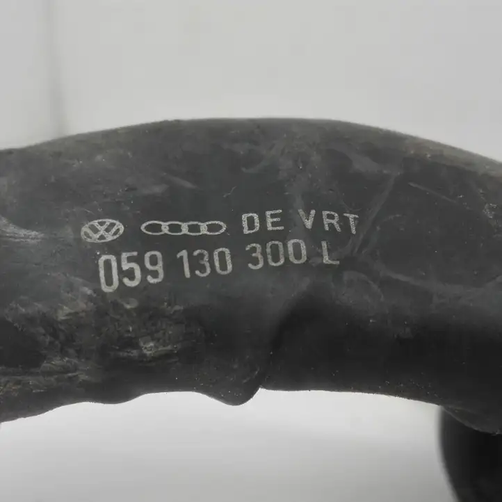 Audi A8 S8 D3 4E (2002 - 2005) 059130300L Трубка топливной системы — фото 3