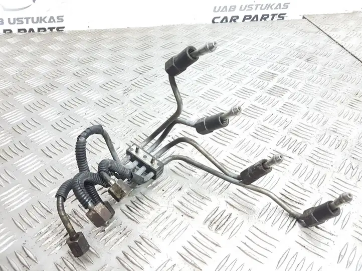 Mazda 323 F (2001 - 2003) Трубка подачи топлива в форсунки — фото 2